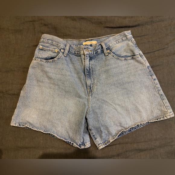 Levi’s High Baggy Shorts - Picture 2 of 4